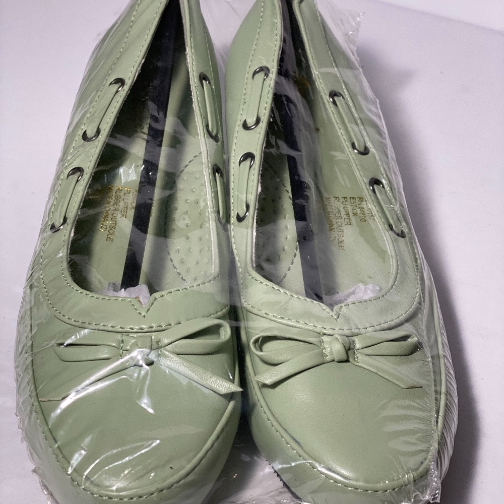 Jade green low heel shoes